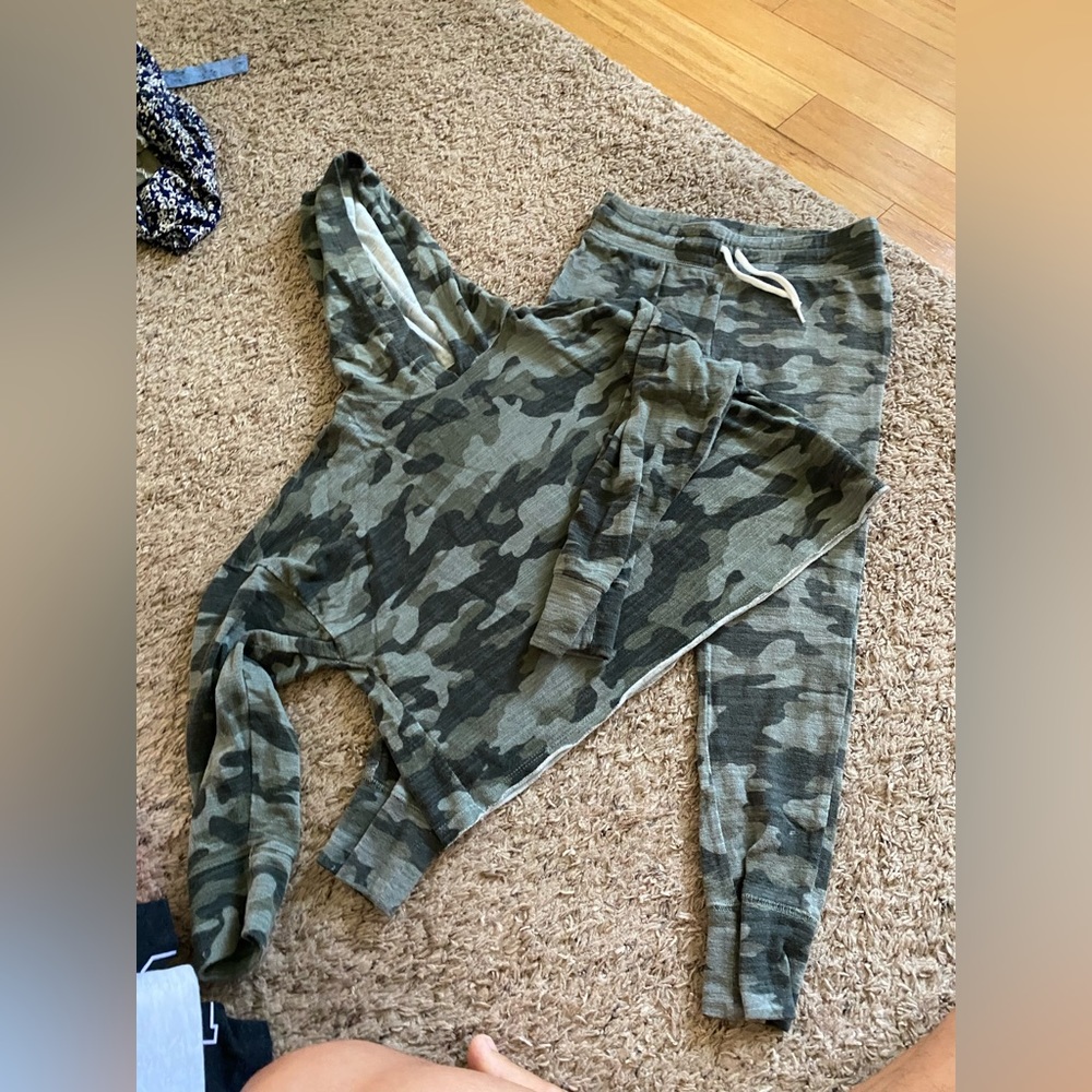 Kids/girls, Old Navy camo hoodie, and jogger outfit